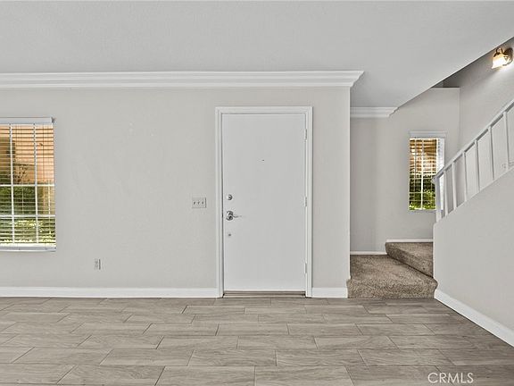 3rd image of 25118 Steinbeck Ave