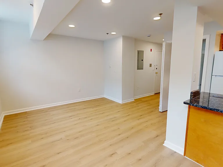 11A Peterborough St #4 — Photo 5