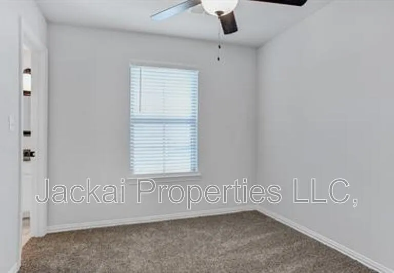 243 W Forest Ave — Photo 10