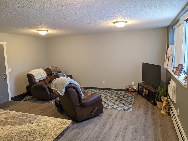 400 4th Ave SW #9 — Photo 4