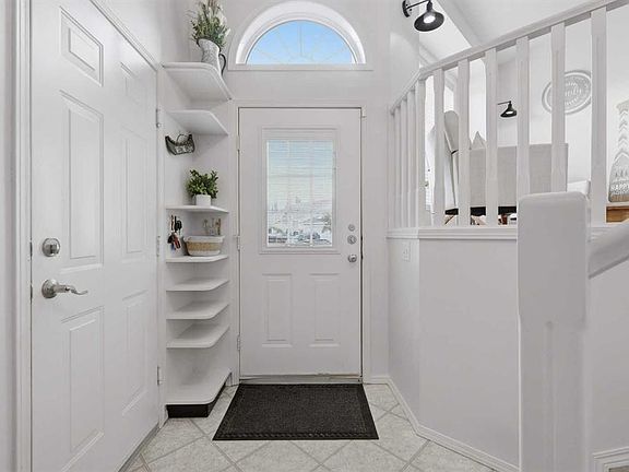 3rd image of 51 N Fern Glade Cres