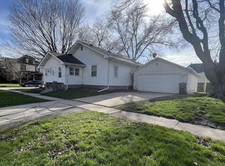 22 S 3rd St, Albia, IA 52531