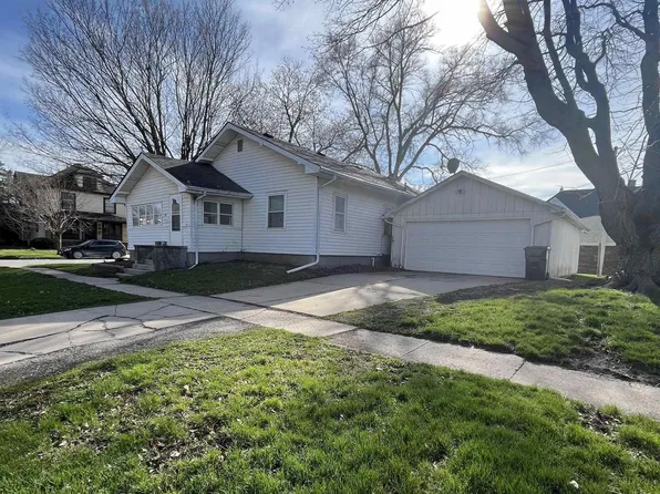 22 S 3rd St, Albia, IA 52531