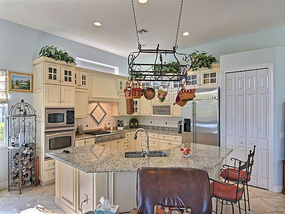 4th image of 7638 S Village Sq