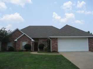 611 Summer Pl, Flowood, MS 39232