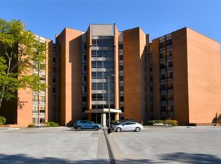 22500 Lake Rd APT 202, Rocky River, OH