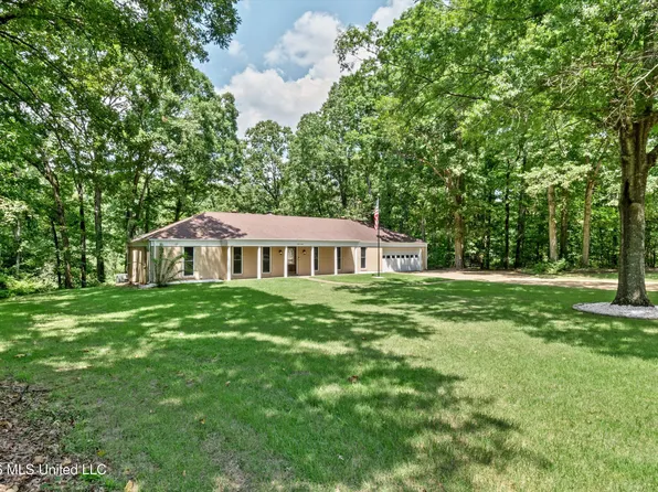 6090 Northwood Dr, Olive Branch, MS 38654