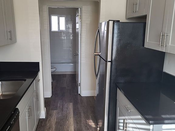 4th image of 1514-1518 C St APT A