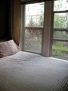 Bedroom w/Garden View