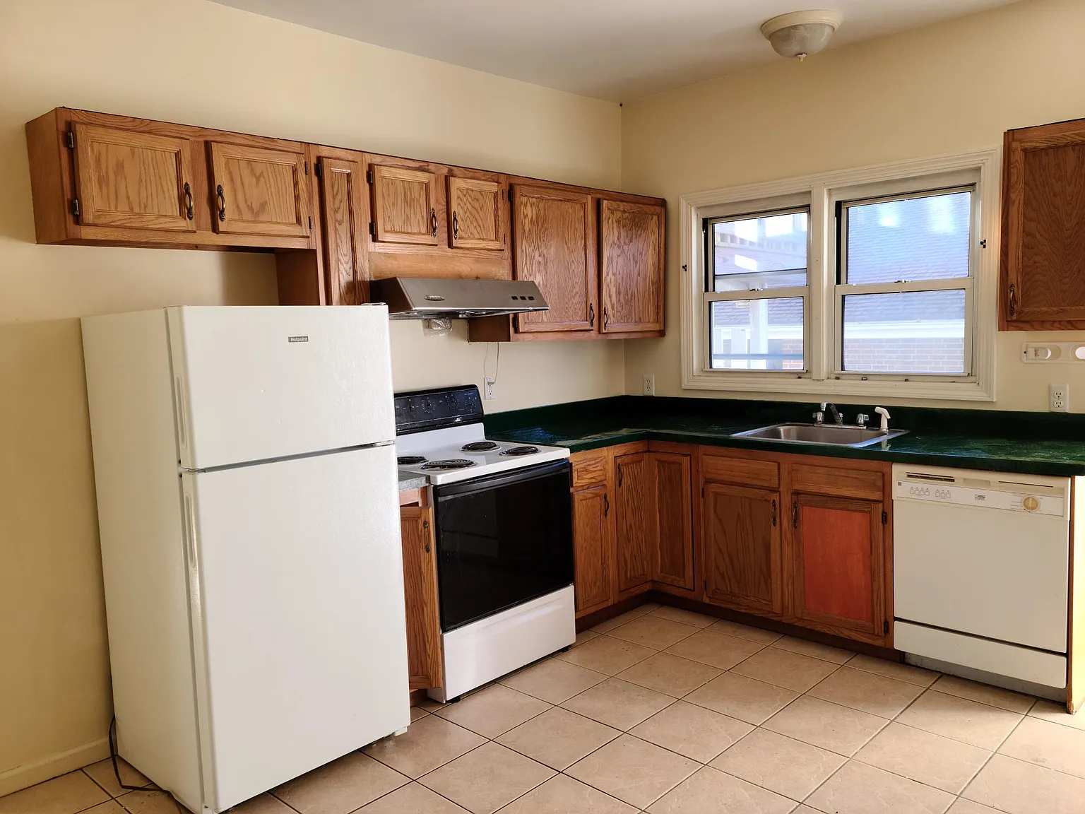 2 bed, 980 sqft, $1,600 — Photo 2