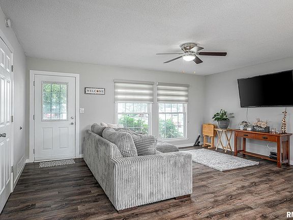 3rd image of 5823 Fillmore Ln