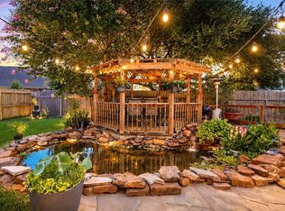 8835 Gaslight Village Dr, Houston, TX 77095