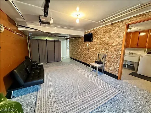 103 Kathleen Way — Photo 7