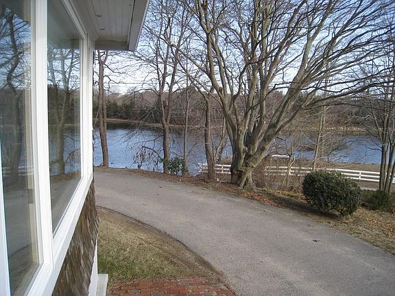 499 River Road - Driveway