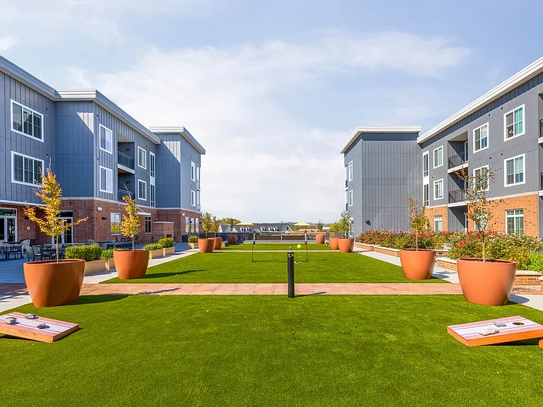 Icon Riverwalk - 55+ Active Adult Apartment Homes — Photo 14