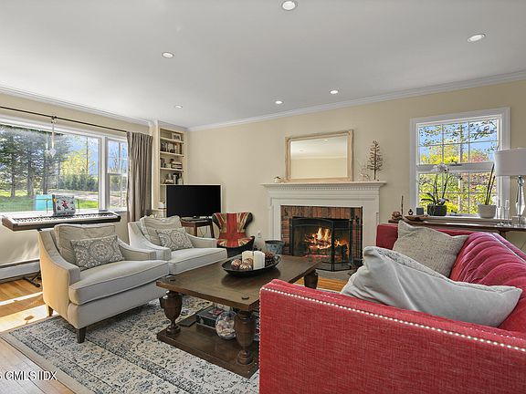 2nd image of 29 Coventry Ln