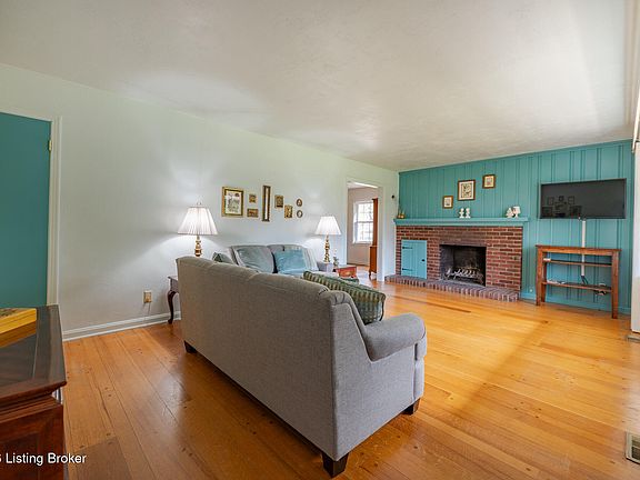 5th image of 8609 Perry Rd