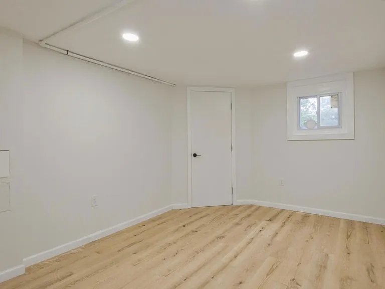 521 N Read Ave — Photo 2