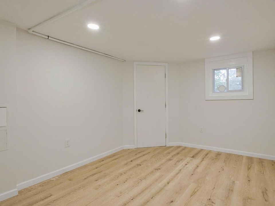 2nd image of 521 N Read Ave