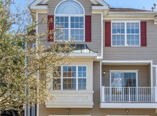 102 Lakeview Ct, Pompton Lakes, NJ 07442