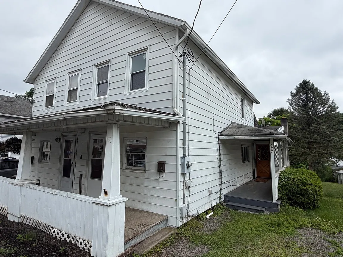 2 bed, 1072 sqft, $1,100 — Photo 1