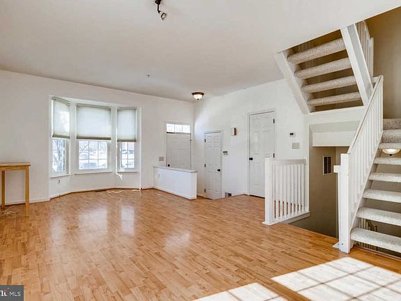 3rd image of 221 Burkwood Ct