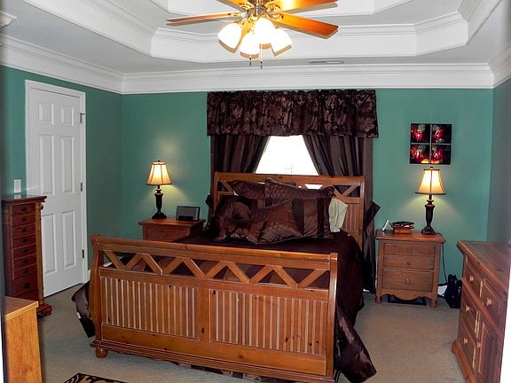 Master Bedroom-105 Big Creek
