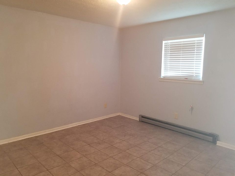 2nd image of 1113 Sloan St