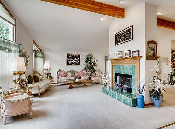 4th image of 19448 Waterford Ln