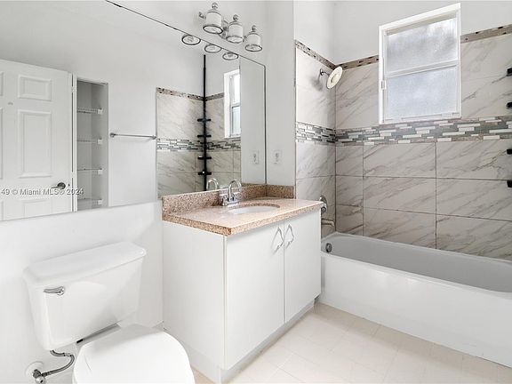 4th image of 3549 Forest Hill Blvd APT 31