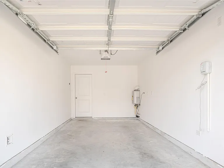 21458 Carosella Dr — Photo 37