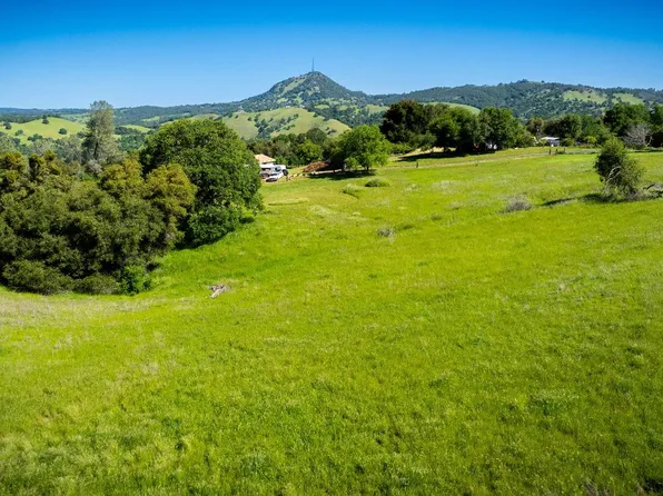 237 Sunshine Ln, Mokelumne Hill, CA 95245