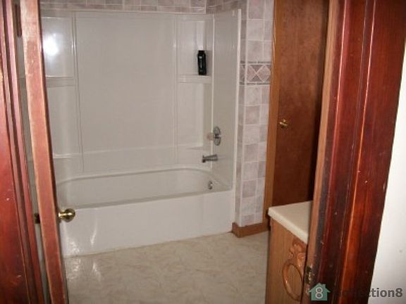 5th image of 434 Jefferson St