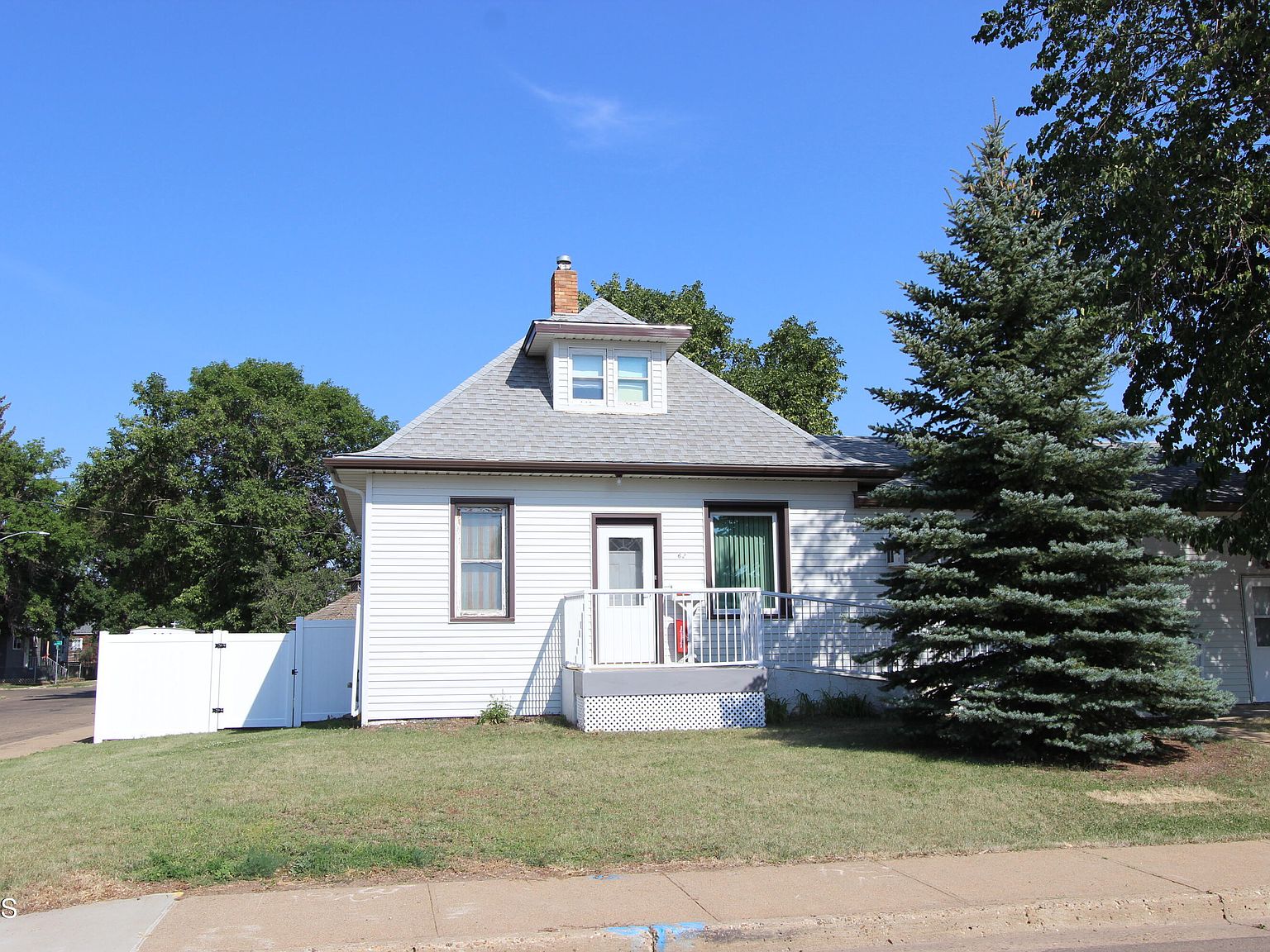 62 5th Ave E, Dickinson, ND 58601 Zillow