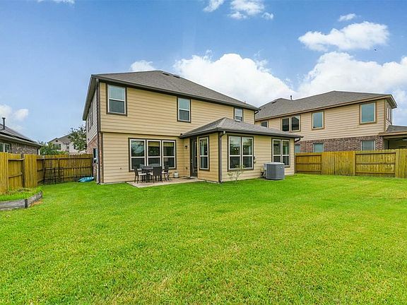 2nd image of 3212 Laurel Bend Ln