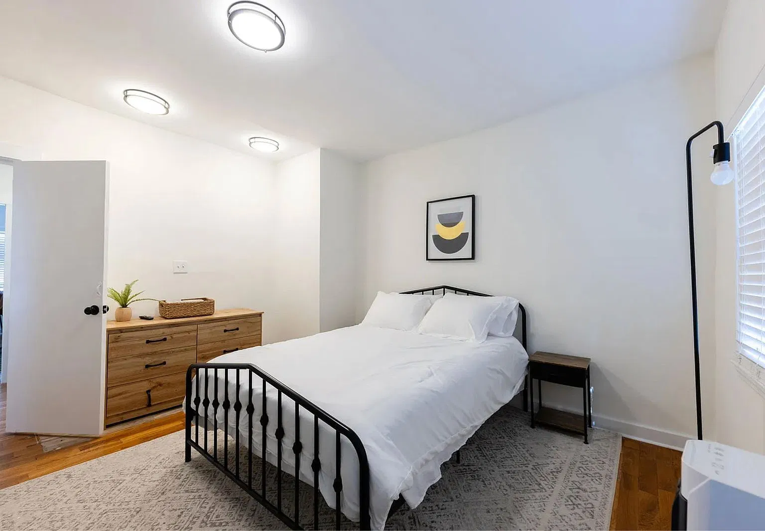 2 bed, 1.5 bath, 750 sqft, $2,600 — Photo 2