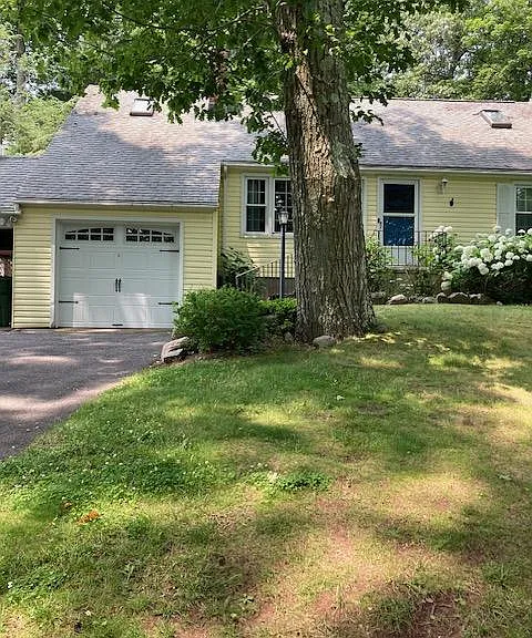 20 Murlyn Rd — Photo 1
