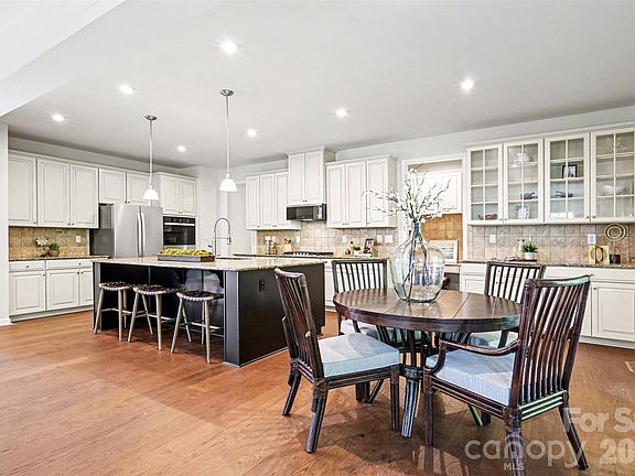 4th image of 824 Abbeywood Dr