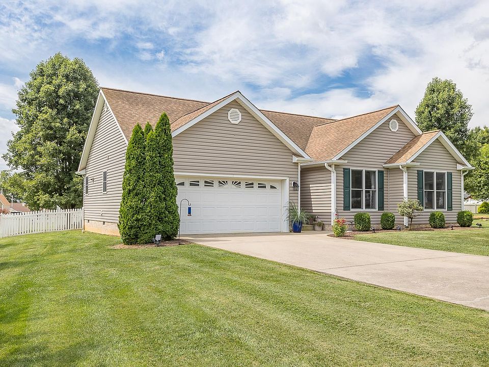 1st image of 406 Silver Dr