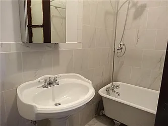 Rented by R New York