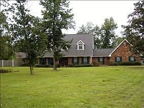 1st image of 203 Woodlawn Ct