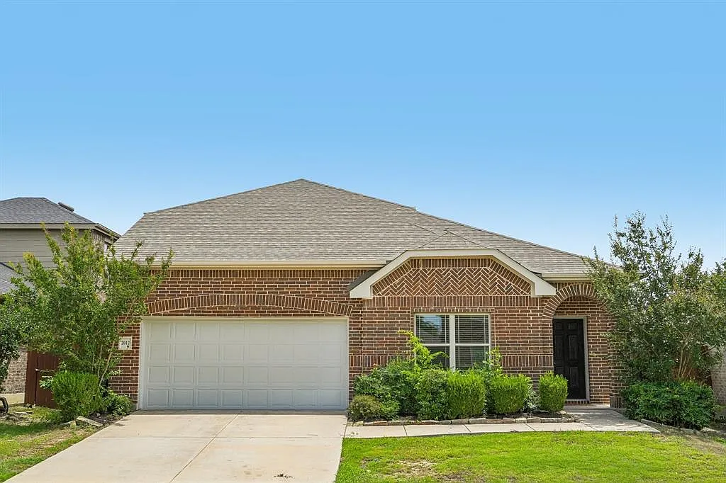 4 bed, 2341 sqft, $2,599 — Photo 3