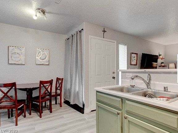 4th image of 3190 Tarpon Dr Unit 104