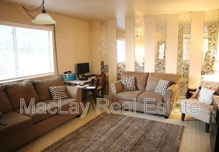408 W Elgin St — Photo 15