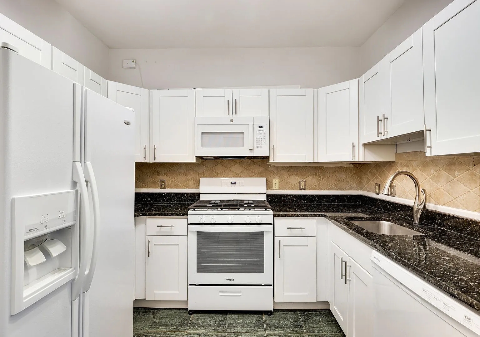 Ideally located near the Metro and Tysons Galleria, offering premier access to shopping, dining, ... — Photo 4
