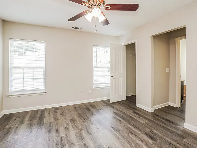 555 River View Dr — Photo 9