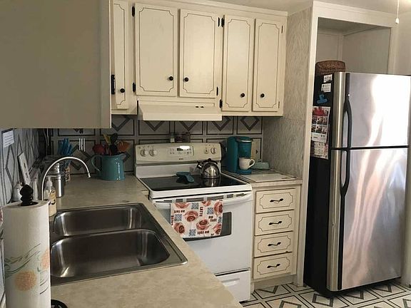 3rd image of 9301 49th St N #201