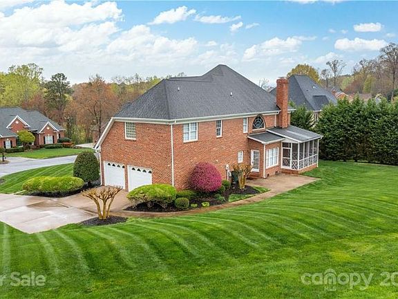 4th image of 2872 Scarborough Ct