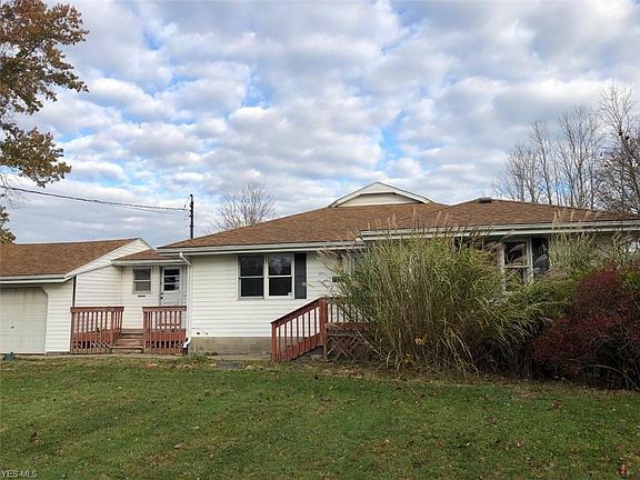 2nd image of 1353 Clay St