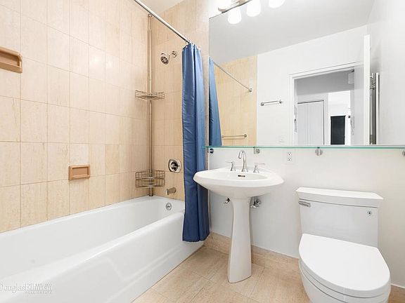 3rd image of 45 W 67th St APT 14G